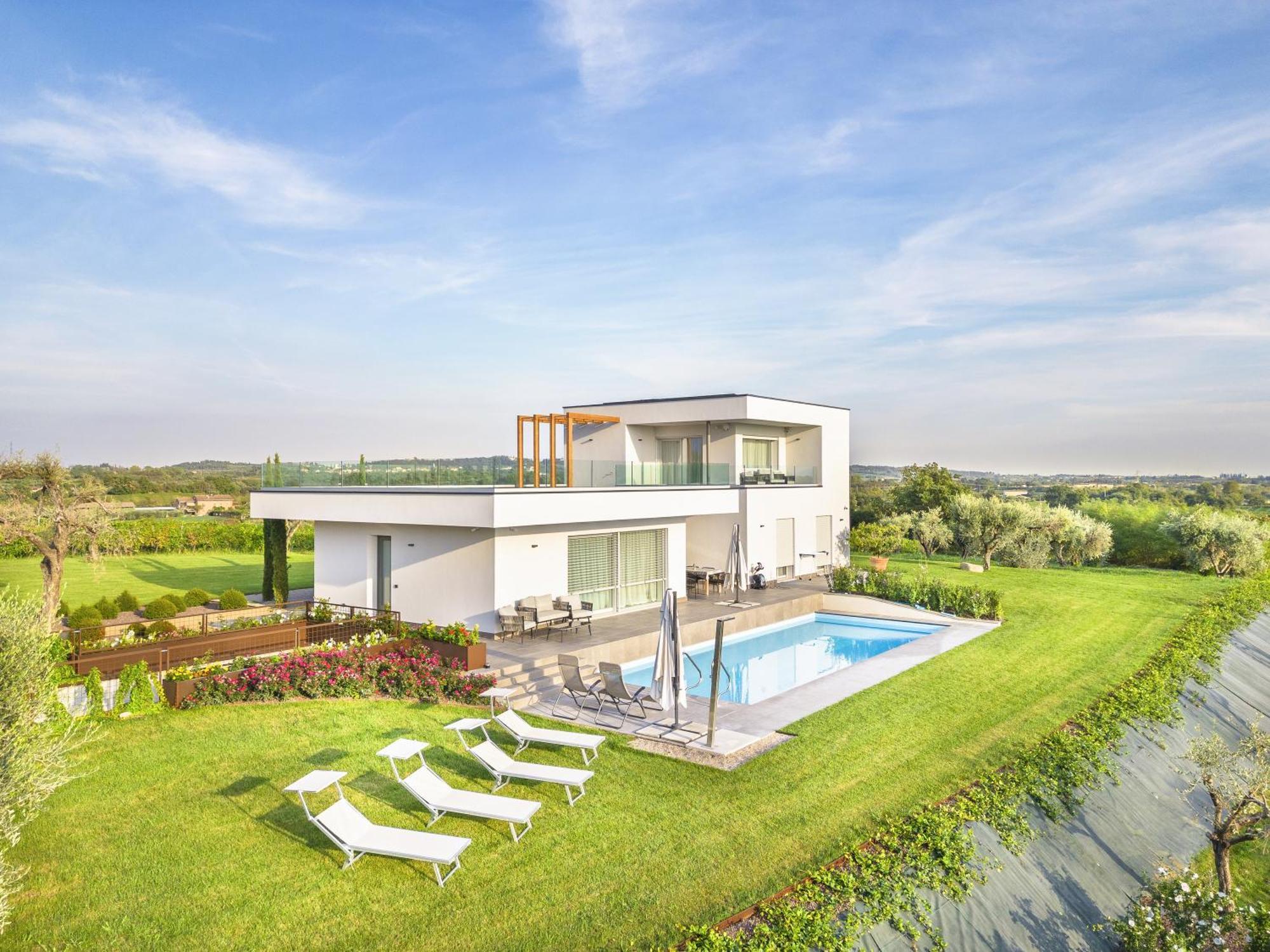 Angelina Villa Lazise